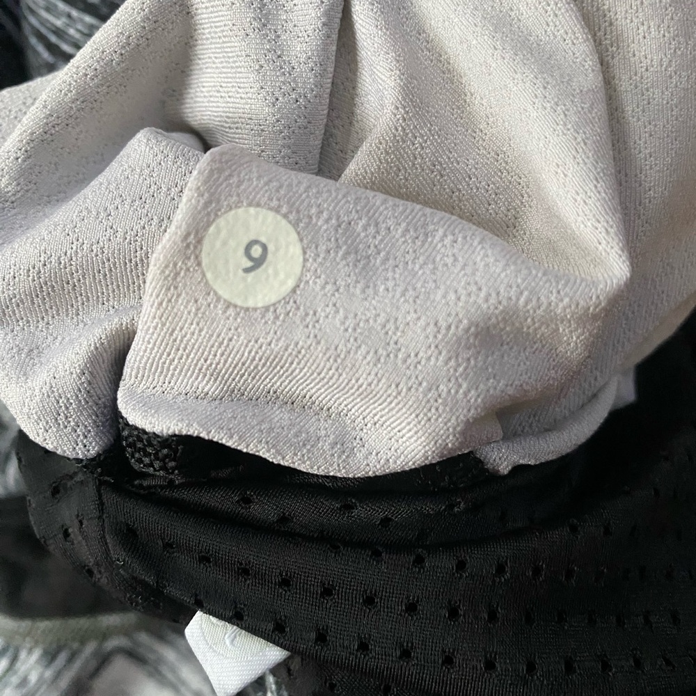 Lululemon Black and White Jacket - Picture 8 of 8